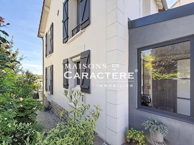 Maison 3 chambres + dépendance et commerces à pieds