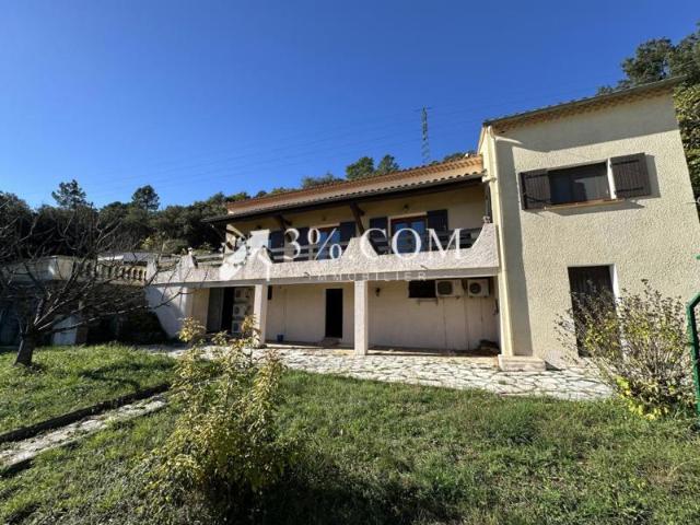 Maison 3 chambres, garage, sous sol et véranda avec piscine