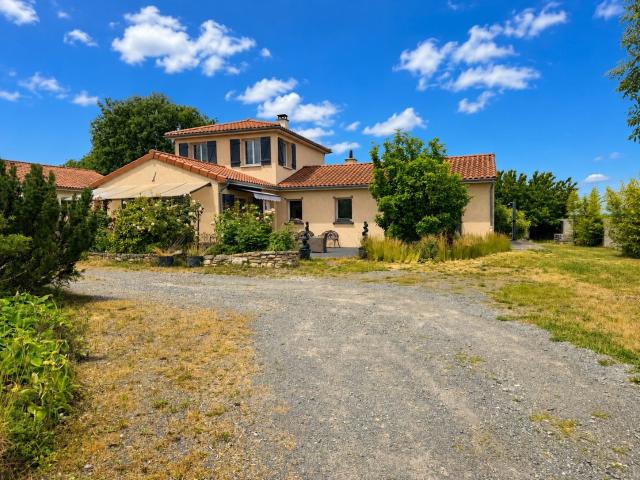 Maison 3 chambres grand terrain 130m² Saint Clément de Régnat