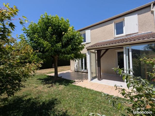 Maison 3 chambres | Jardin clos et garage | quartier calme proche commerces et services