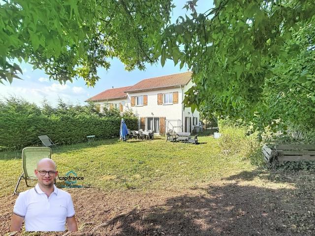 Maison 3 chambres – Jumelée par le garage – Terrain d'environ 450 m² – Saint Genix les Villages