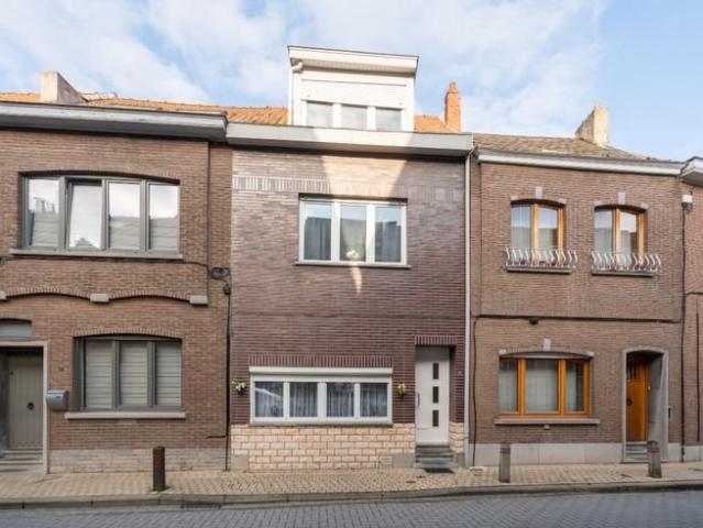 Maison 3 chambres modernisée avec jardin de ville
