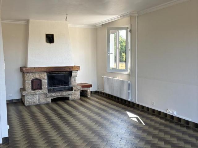 Maison 3 chambres, sous sol complet, garage et jardin