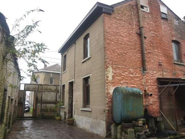 MAISON 3 FAC A RENOVER ENTIEREMENT GRAND JARDIN 3 A 5 CH