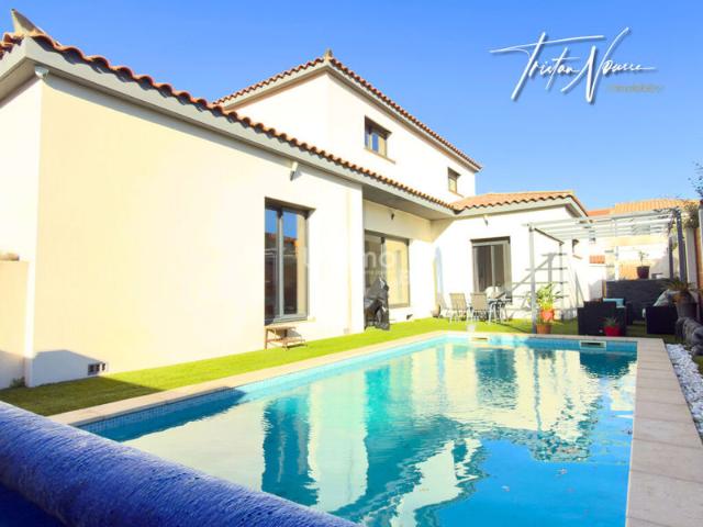 Maison 3 faces de 140 m2 avec 3 suites parentales piscine