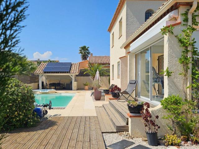 Maison 3 faces récente avec piscine, spa et garage