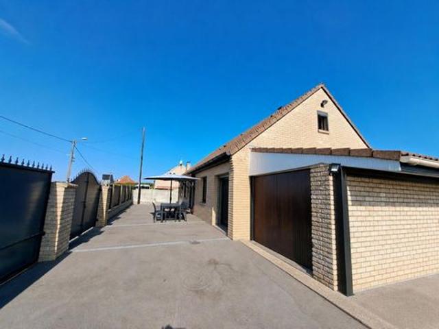MAISON 3 minutes DE BERGUES!