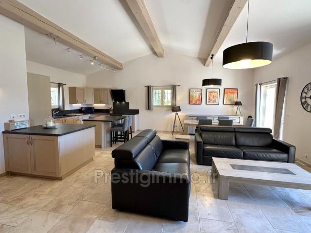 Maison 3 pièces, 107 m² à louer à Roquefort les Pins 06330