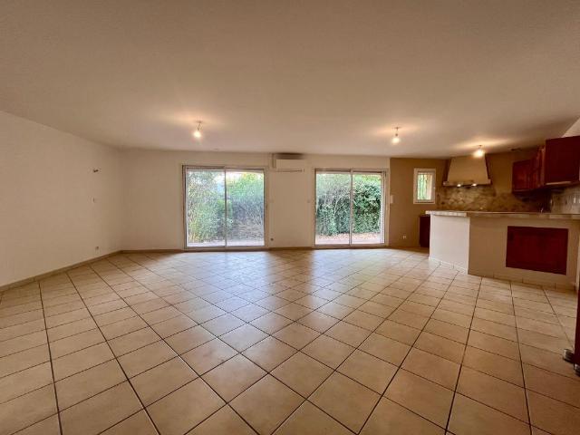 Maison 3 pièces, 108 m² à louer à Grans 13450