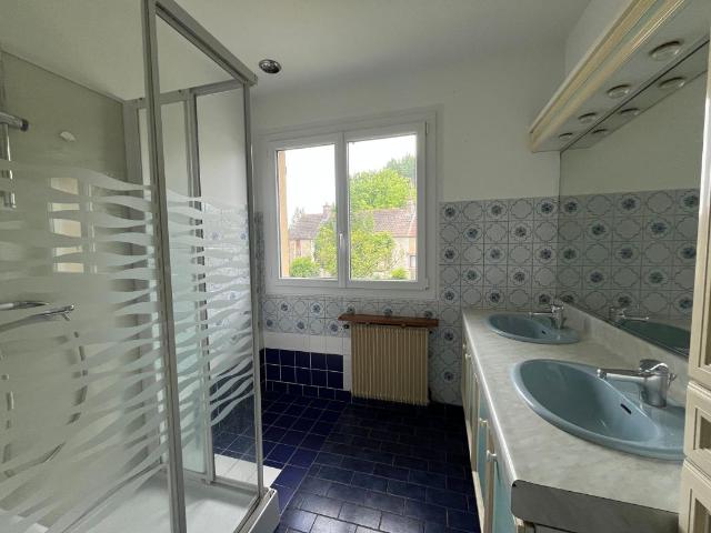 Maison 3 pièces, 116 m² à louer à Douains 27120