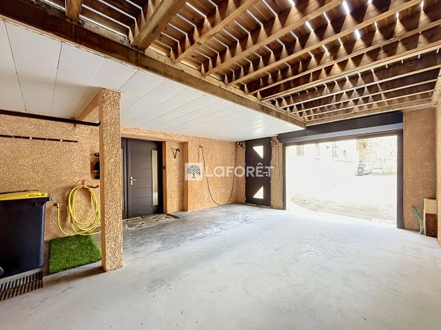 Maison 3 pièces, 111 m² à louer à Saint Estève 66240