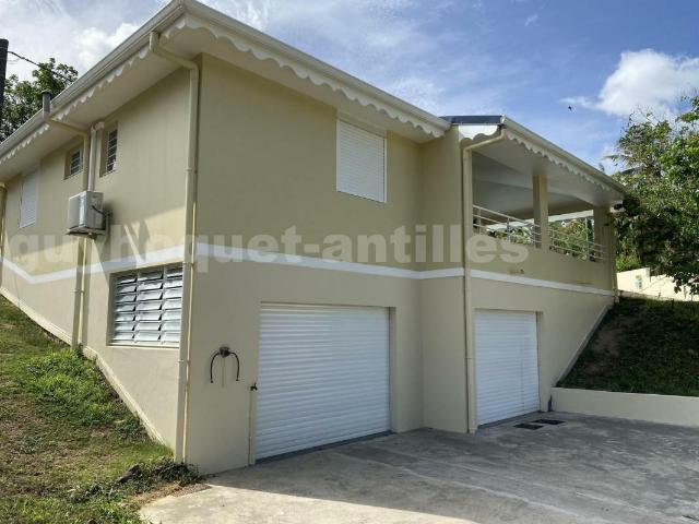 Maison 3 pièces 196 m²
