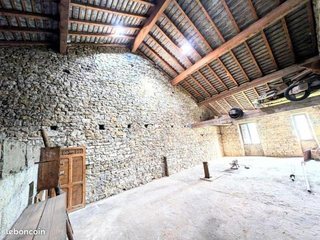 Maison 3 pièces 240 m²