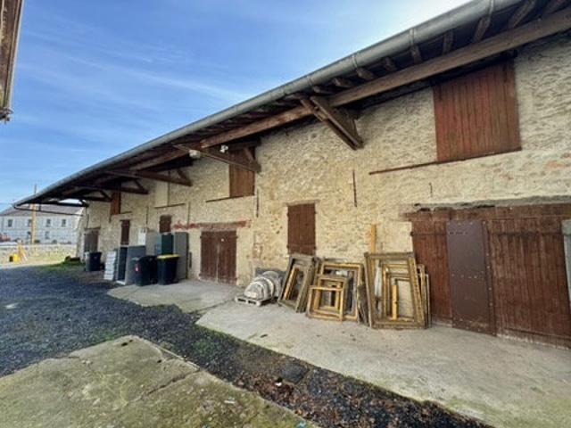 Maison 3 pièces 323 m²