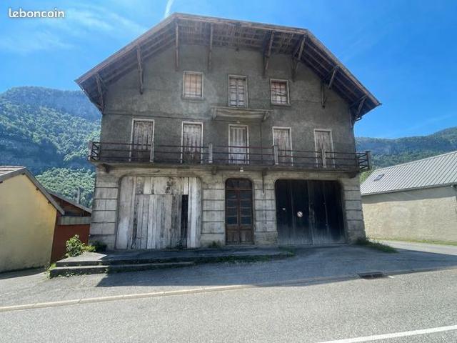 Maison 3 pièces 450 m²