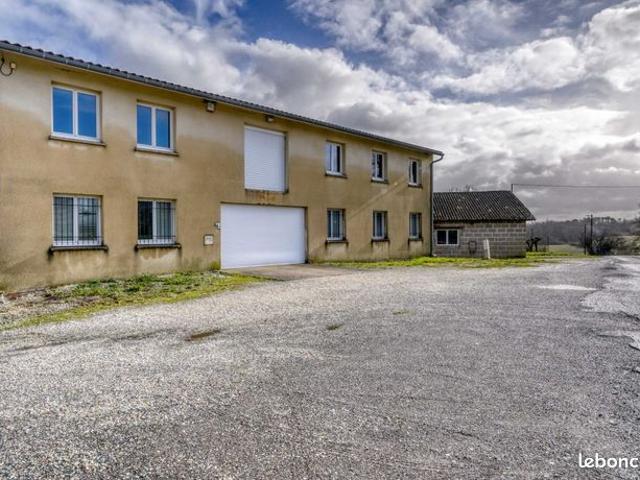 Maison 3 pièces 600 m²