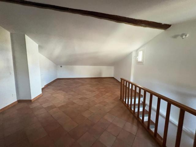 Maison 3 pièces, 61 m² à louer à Valensole 04210