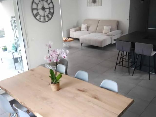 Maison 3 pièces, 65 m² à louer à Rauzan 33420