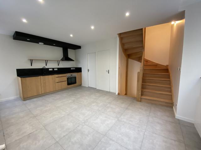 Maison 3 pièces, 68 m² à louer à Villechenève 69770