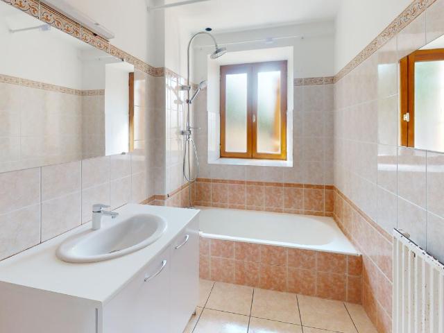 Maison 3 pièces, 71 m² à louer à Flavin 12450