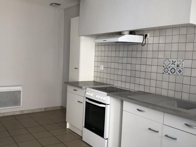 Maison 3 pièces, 73 m² à louer à Seyches 47350