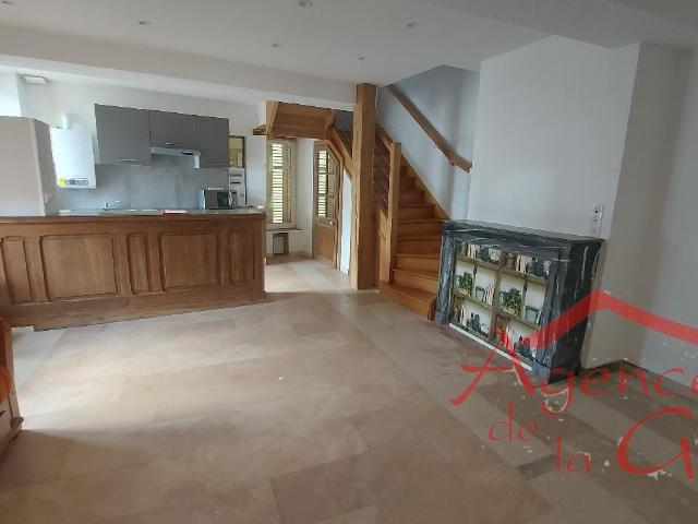 Maison 3 pièces, 76 m² à louer à Sézanne 51120