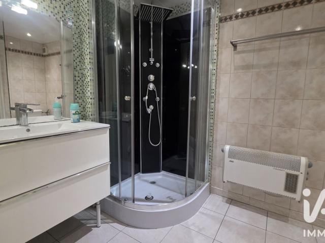 Maison 3 pièces, 76 m² à louer à Puissalicon 34480