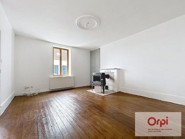 Maison 3 pièces, 80 m² à louer à Commentry 03600