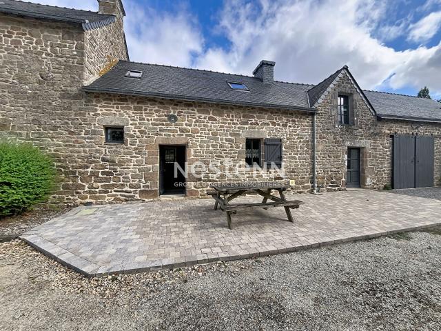 Maison 3 pièces à louer à RÉDENÉ Charmant corps de ferme en campagne