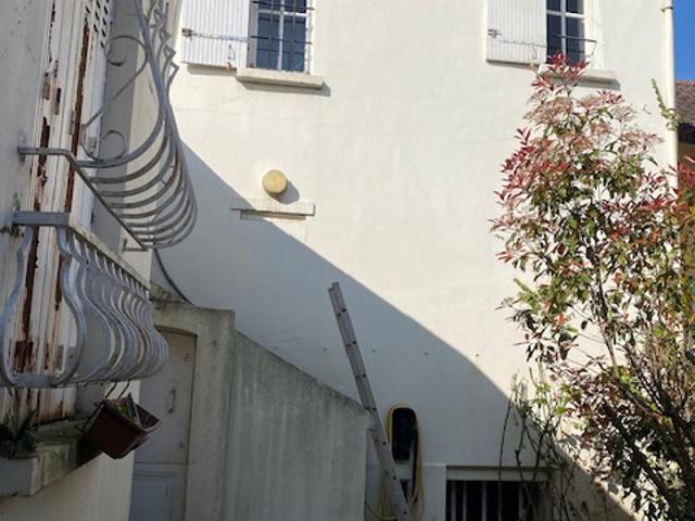 Maison 3 pièces de 1925 sur 144m2 de terrain + Garage