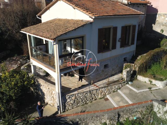 Maison 3 pièces en plein coeur du village avec jardin