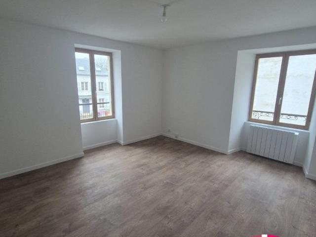 MAISON 3 PIECES EN TRIPLEX