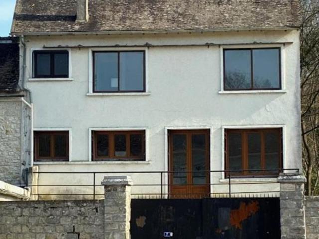 À 1h de Paris, maison lumineuse avec jardin, grand garage et accès direct Fontainebleau