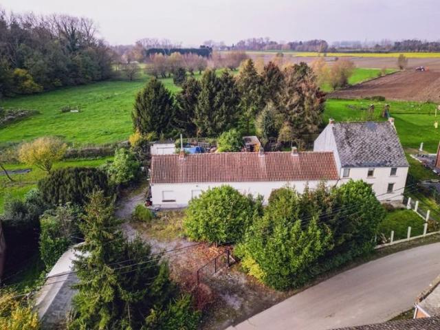 Maison 3F à rénover avec terrain de plus de 10 ares