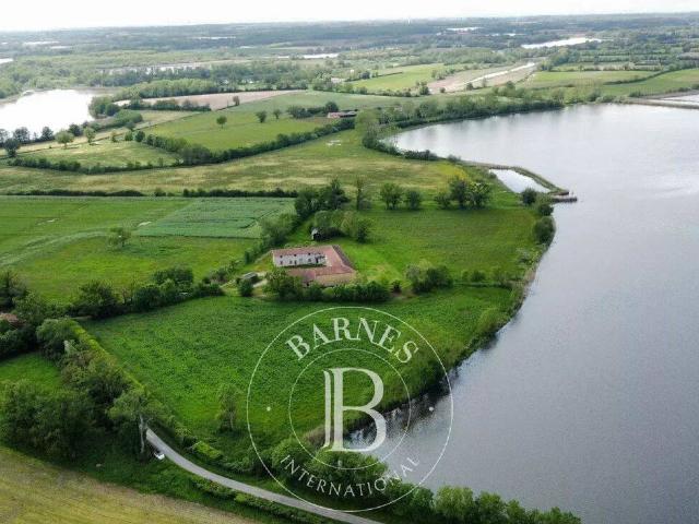 Maison 1000 m2 Villars les Dombes
