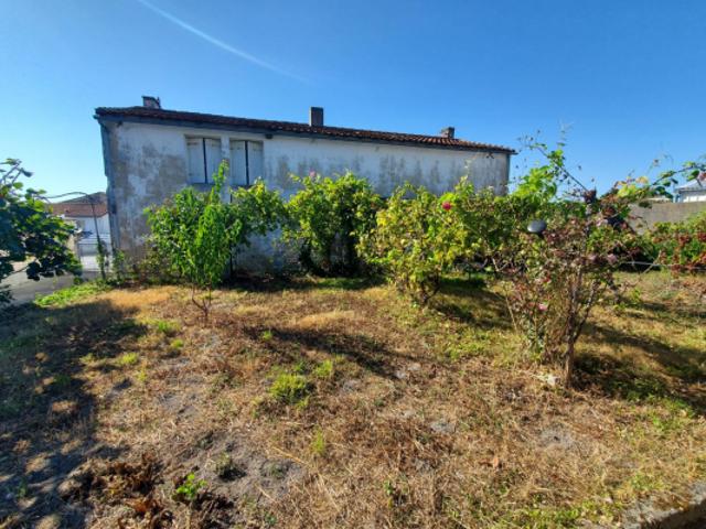 Maison 100 m2 + dépendances 17120 Semussac