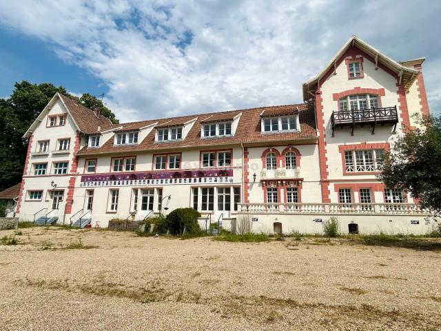 Maison 100 pièces 2 170 m²
