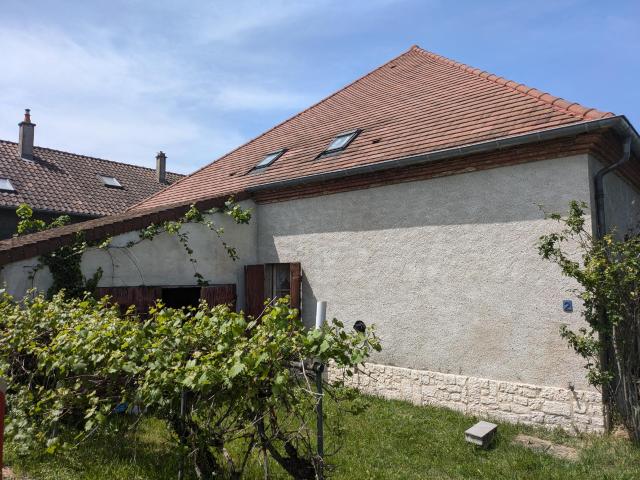 Maison 102 m2 avec garage et plusieurs dépendances