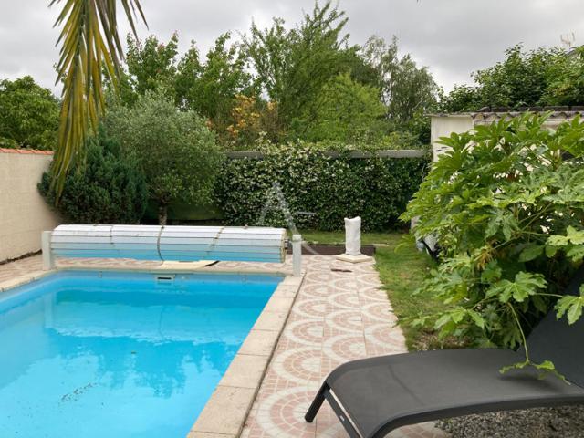 Maison 103 m2 à Rochefort,2 Chambres, Garage, Piscine