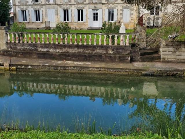 Maison, 10 pièces, surface de 247 m2 sur terrain de 15057 m