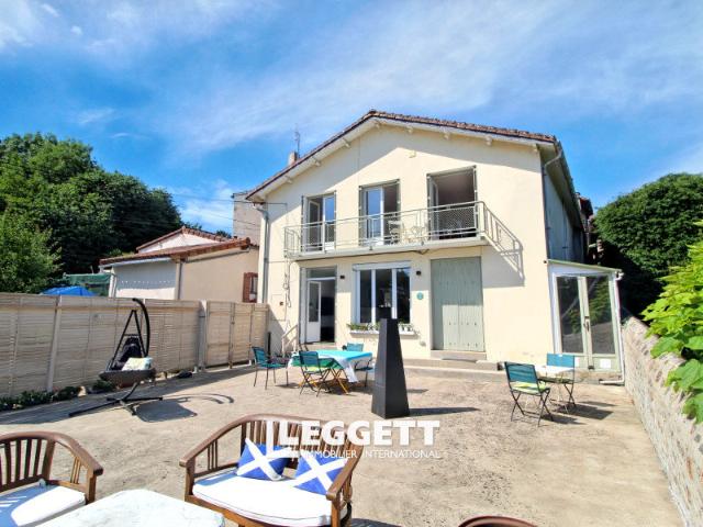 Maison 10 pièces 148 m²