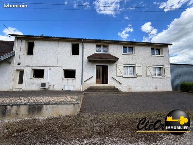 Maison 10 pièces 151 m²
