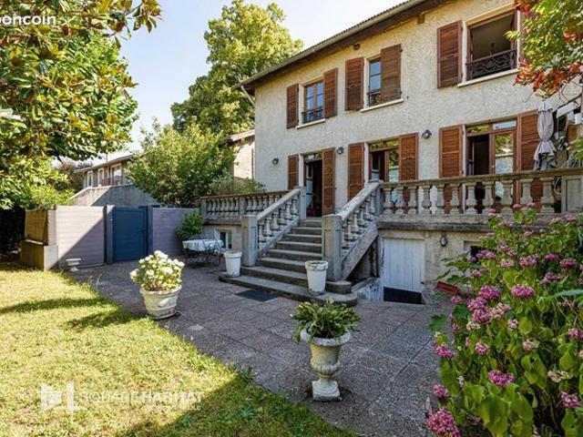Maison 10 pièces 160 m²