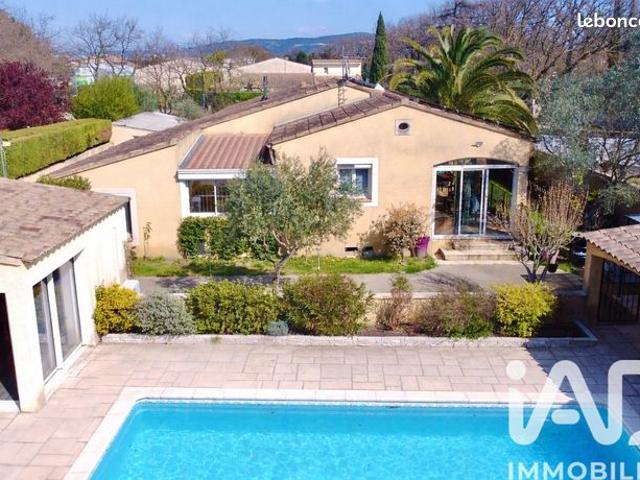 Maison 10 pièces 166 m²