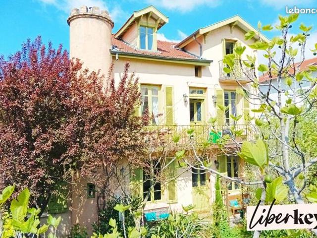 Maison 10 pièces 170 m²