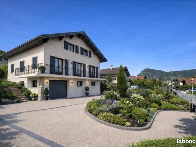 Maison 10 pièces 181 m²