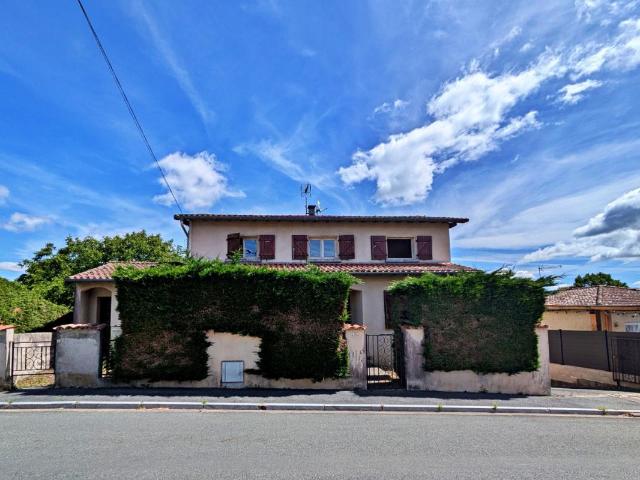 Maison 10 pièces / 182 m² / 159 900 EUR / SAINT SALVY DE LA BALME