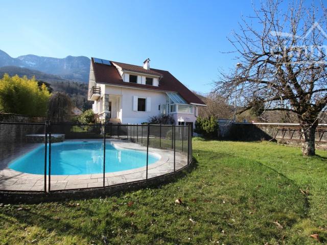 Maison 10 pièces 185 m²