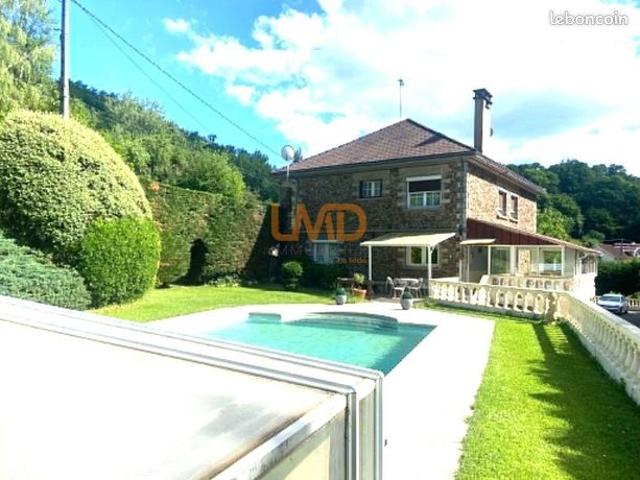 Maison 10 pièces 197 m²