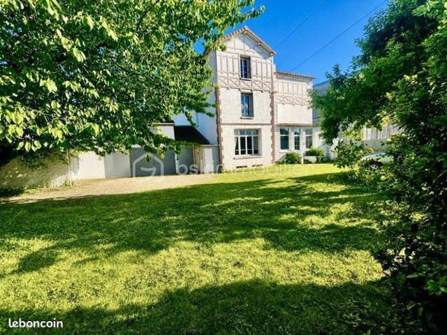 Maison 10 pièces 197 m²